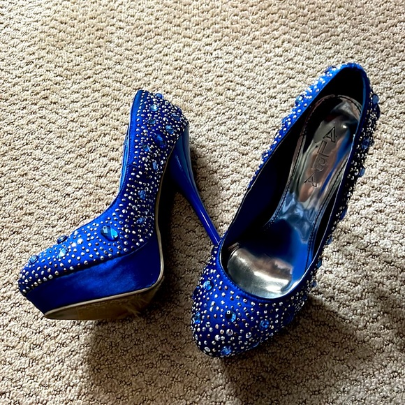 Alba heels with Blue Satin Peep Toe Beaded Stilettos size 7,5 - Picture 2 of 8